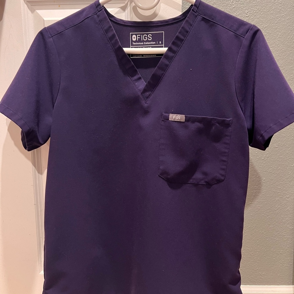 Figs Purple Jam scrub set small top, tall small Zamora jogger pants.